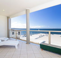 2/141A Soldiers Point Road - large waterfront duplex across from the bowling club - Hotel Gold Coast