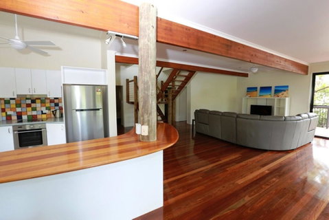 25 Naiad Court - Rainbow Shores, The Ultimate Beachside Executive Property, Air Conditioned - Hotel Gold Coast 1