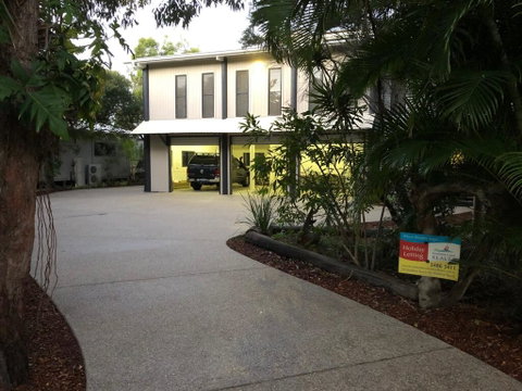 25 Naiad Court - Rainbow Shores, The Ultimate Beachside Executive Property, Air Conditioned - Hotel Gold Coast 0