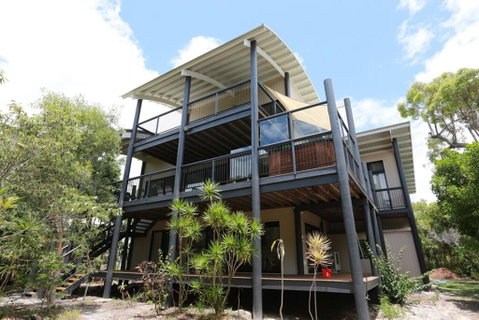 25 Naiad Court - Rainbow Shores, The Ultimate Beachside Executive Property, Air Conditioned - Hotel Gold Coast 3