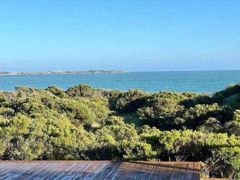 C4 Miles Beach Shack - Hotel Gold Coast 1