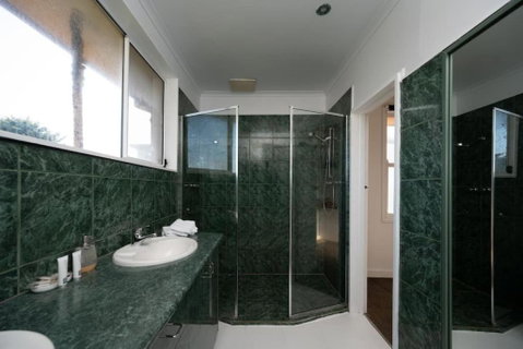 ChelseaVue - Designer Beachside Townhouse Retreat - Hotel Gold Coast 4