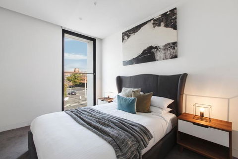 Chic 1-Bed With A Sleek Balcony Near Shops - Hotel Gold Coast 1
