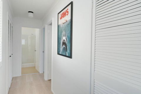 Coastal Getaway 2-BR Retreat In Palm Beach - Hotel Gold Coast 3