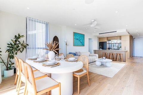 Coastal Modern Paradise - Hotel Gold Coast 3