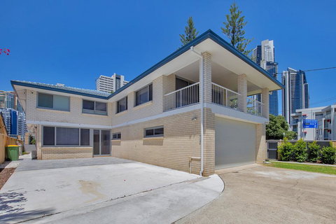 29 Stanhill Drive - Hotel Gold Coast 3