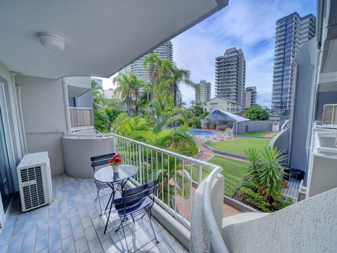 2BR Aloha Lane Main Beach Apartment - Hotel Gold Coast 2
