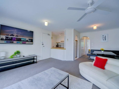 2BR Aloha Lane Main Beach Apartment - Hotel Gold Coast 1