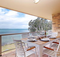 3 'Pelican Sands' 83 Soldiers Point Rd - stunning waterfront unit with magical water views  air conditioning - Hotel Gold Coast