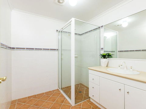 3 'Peninsula Waters', 2-4 Soldiers Point Rd - Beautiful Air Conditioned Unit With Pool, Lift & WIFI - Hotel Gold Coast 2