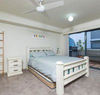 3 'Peninsula Waters' 2-4 Soldiers Point Rd - Beautiful Air Conditioned Unit with Pool Lift  WIFI - Hotel Gold Coast