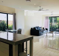 3 Bedroom Executive Luxury Beachside Townhouse - Hotel Gold Coast