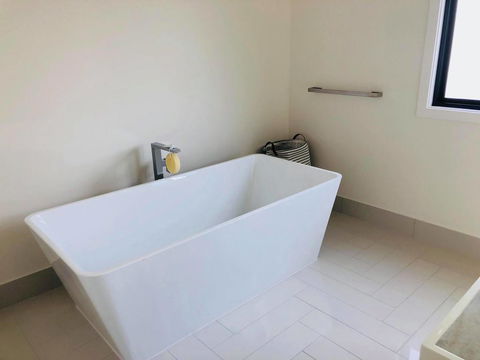 3 Bedroom Executive Luxury Beachside Townhouse - Hotel Gold Coast 2