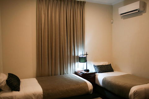 34 On Emily - Hotel Gold Coast 2