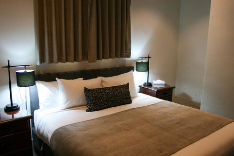 34 On Emily - Hotel Gold Coast 1