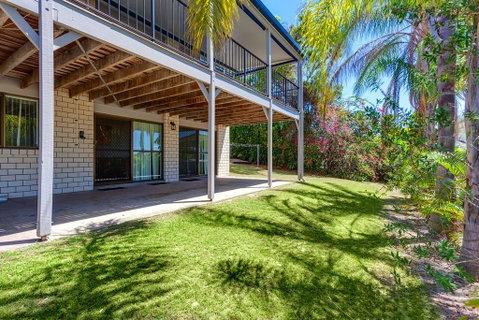 40 Rumbalara Avenue - Rainbow Beach, Entertain On The Spacious Verandah Overlooking Beautiful Rainbow Beach - Hotel Gold Coast 2