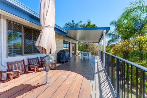 40 Rumbalara Avenue - Rainbow Beach, Entertain On The Spacious Verandah Overlooking Beautiful Rainbow Beach - Hotel Gold Coast 1