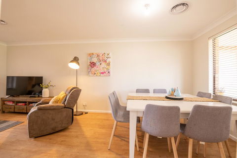 42 Rosemary Lane - Central Orange - Spacious Family Home - Quiet Lane - Hotel Gold Coast 3