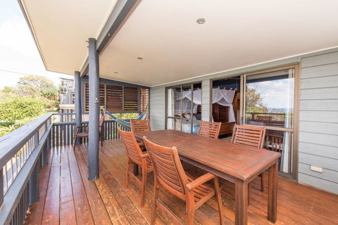 52 Tramican Street - Hotel Gold Coast 2