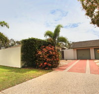 6 Petrie Ave Marcoola Pet Friendly Linen supplied - Hotel Gold Coast