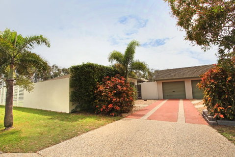 6 Petrie Ave, Marcoola, Pet Friendly, Linen Supplied - Hotel Gold Coast 0