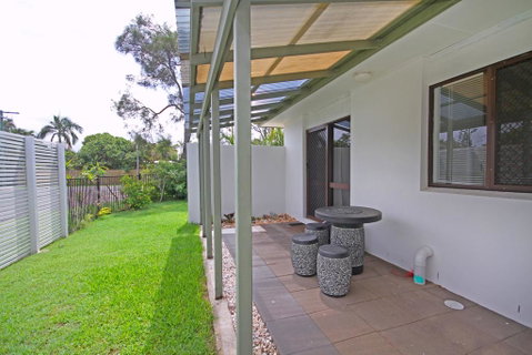 6 Petrie Ave, Marcoola, Pet Friendly, Linen Supplied - Hotel Gold Coast 3