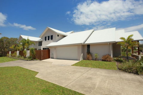60 Beachway Parade, Marcoola, 500 BOND, Linen Supplied - Hotel Gold Coast 0