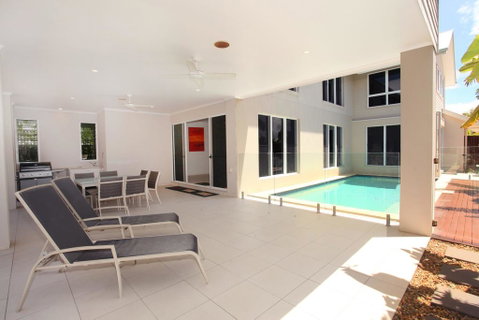 60 Beachway Parade, Marcoola, 500 BOND, Linen Supplied - Hotel Gold Coast 2