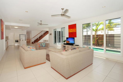 60 Beachway Parade, Marcoola, 500 BOND, Linen Supplied - Hotel Gold Coast 1