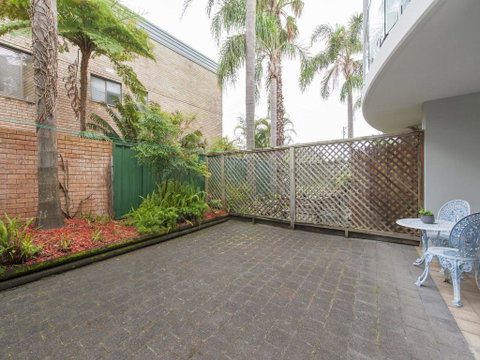 9 Cirrus @ Fingal Bay - Hotel Gold Coast 2