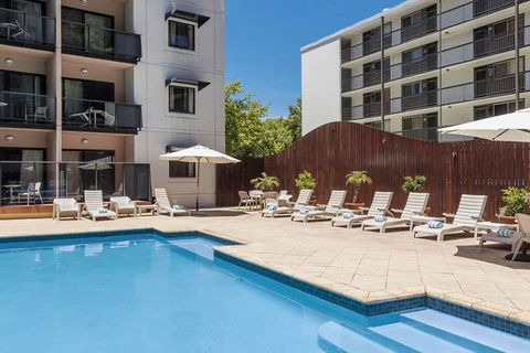 A Comfy 2BR Home, Top Location, FREE Parking - Hotel Gold Coast 3