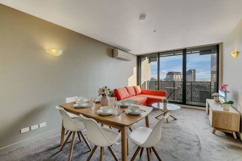 A Modern 2BR CBD Apt, City Views, FREE Parking - Hotel Gold Coast 0