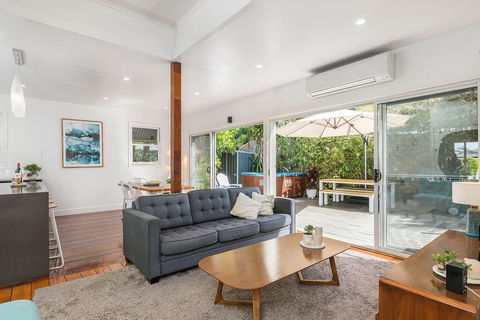 A PERFECT STAY - Aaloka Bay - Hotel Gold Coast 1