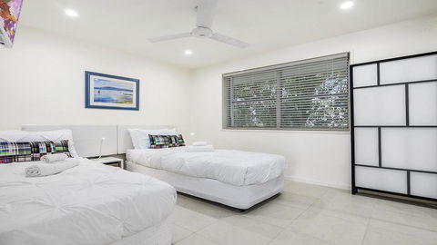 A Stylish Apartment With Noosa Views! - Unit 6 Yaringa 29 Noosa Drive - Hotel Gold Coast 2