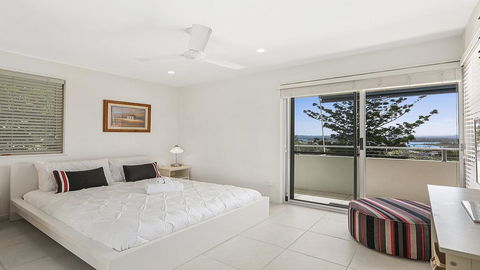 A Stylish Apartment With Noosa Views! - Unit 6 Yaringa 29 Noosa Drive - Hotel Gold Coast 1