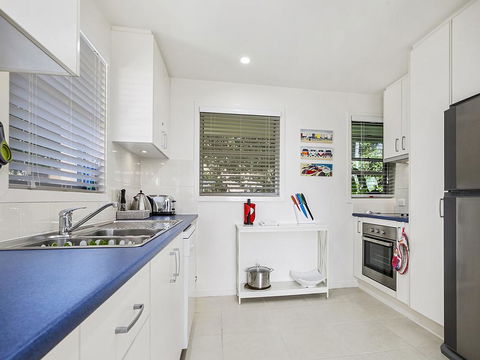 A Stylish Apartment With Noosa Views! - Unit 6 Yaringa 29 Noosa Drive - Hotel Gold Coast 3