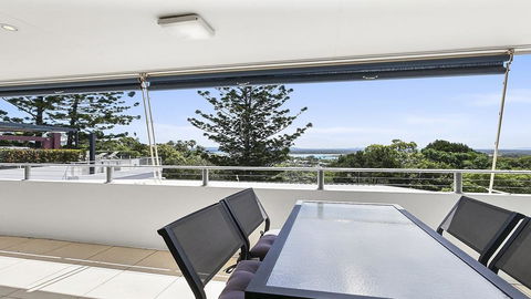 A Stylish Apartment With Noosa Views! - Unit 6 Yaringa 29 Noosa Drive - Hotel Gold Coast 0