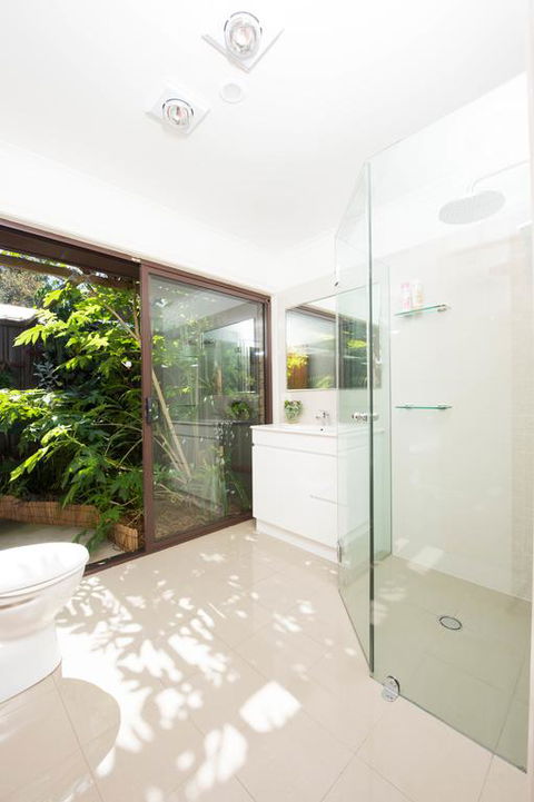 A Suite Spot In The Hills - Hotel Gold Coast 3