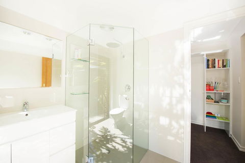 A Suite Spot In The Hills - Hotel Gold Coast 2