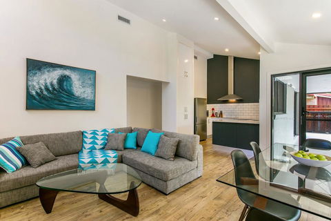 A SWEET ESCAPE - At The Beach - Hotel Gold Coast 1