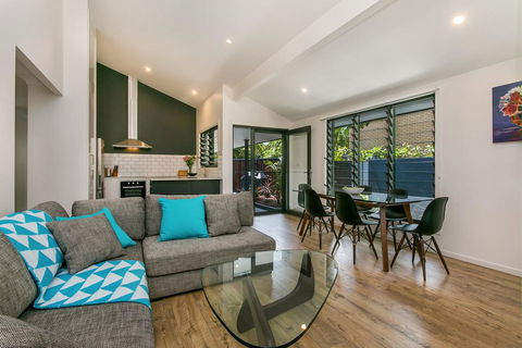 A SWEET ESCAPE - At The Beach - Hotel Gold Coast 2