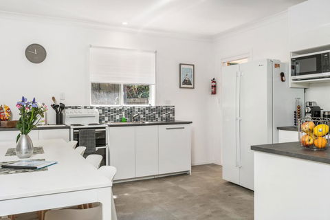 A SWEET ESCAPE - Carefree Beach Home - Hotel Gold Coast 1