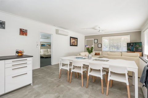 A SWEET ESCAPE - Carefree Beach Home - Hotel Gold Coast 2