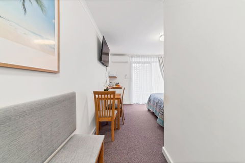 Abby's Poolside Retreat 1 - Hotel Gold Coast 1