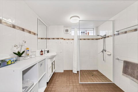 Abby's Poolside Retreat 1 - Hotel Gold Coast 3