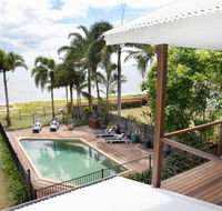 ABSOLUTE BEACHFRONT BLISS  NEWELL BEACH - Hotel Gold Coast