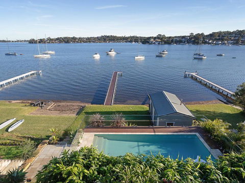Absolute Waterfront Lakehouse Fishing Point Waterfront Pool Jetty - Hotel Gold Coast 3