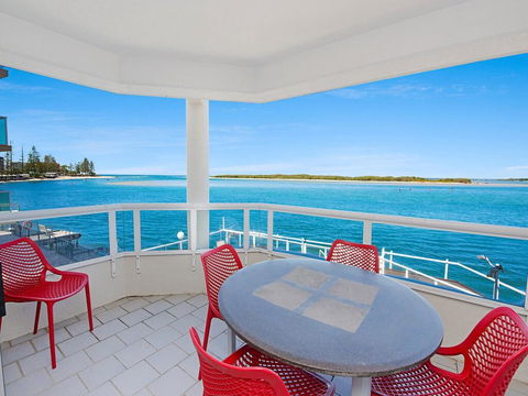 Absolute Waterfront On The Pumicestone Passage - Hotel Gold Coast 2