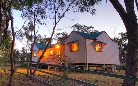 Accommodation Creek Cottages & Sundown View Suites - Hotel Gold Coast 0