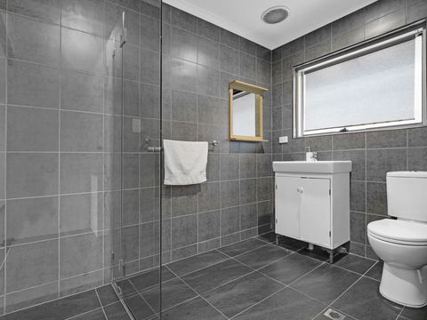 Adelaide Holiday Homes - Hotel Gold Coast 1
